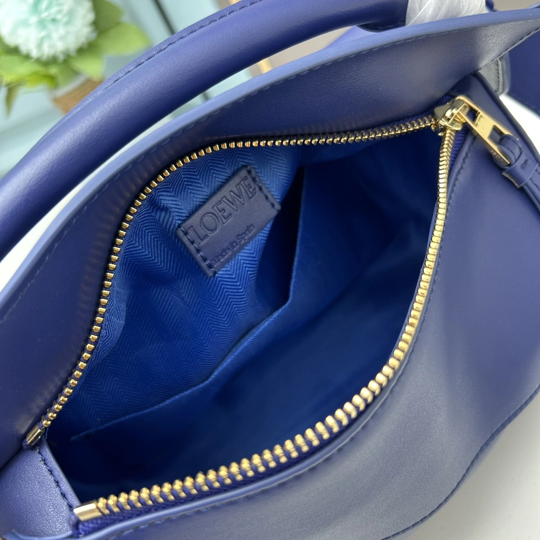 LOEWE AAA Quality Messenger Bags For Women TopPick 3630