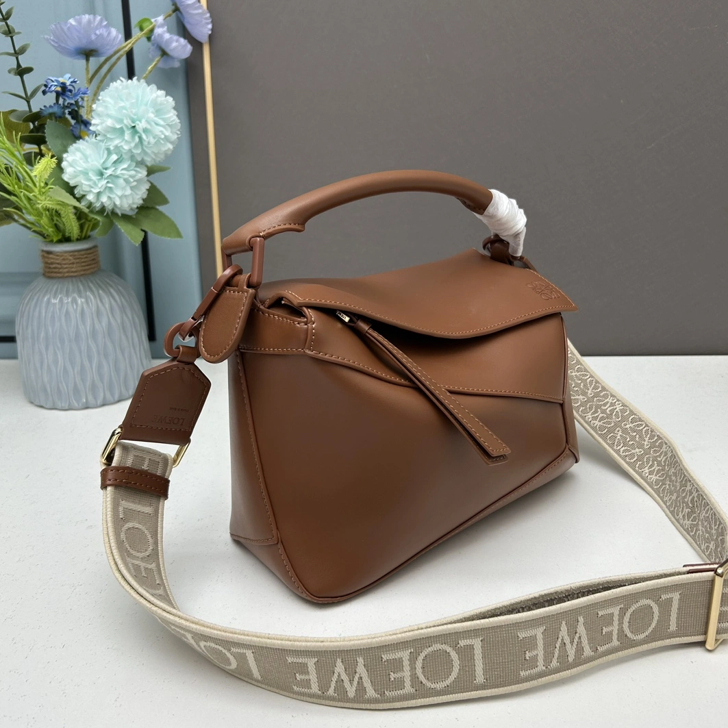LOEWE AAA Quality Messenger Bags For Women TopPick 8236