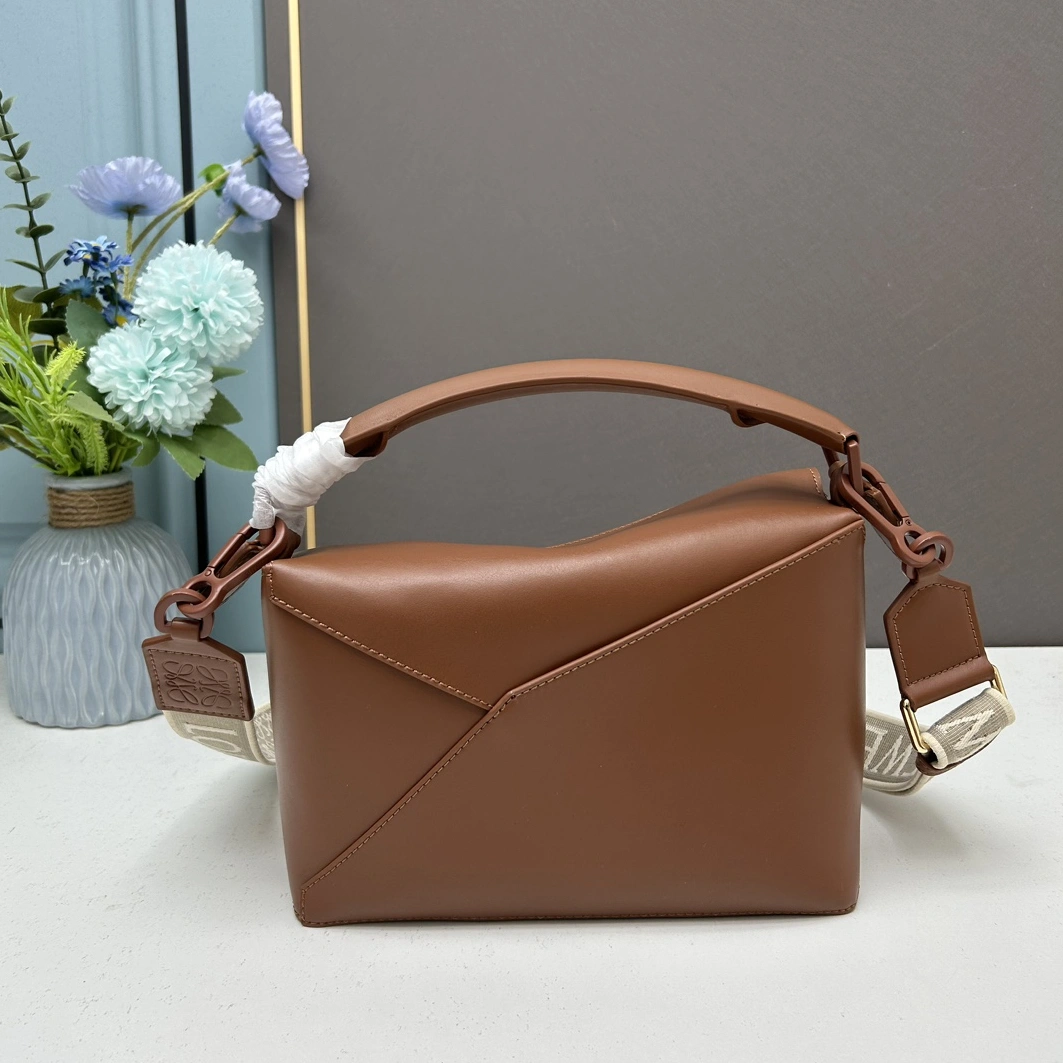LOEWE AAA Quality Messenger Bags For Women TopPick 8236