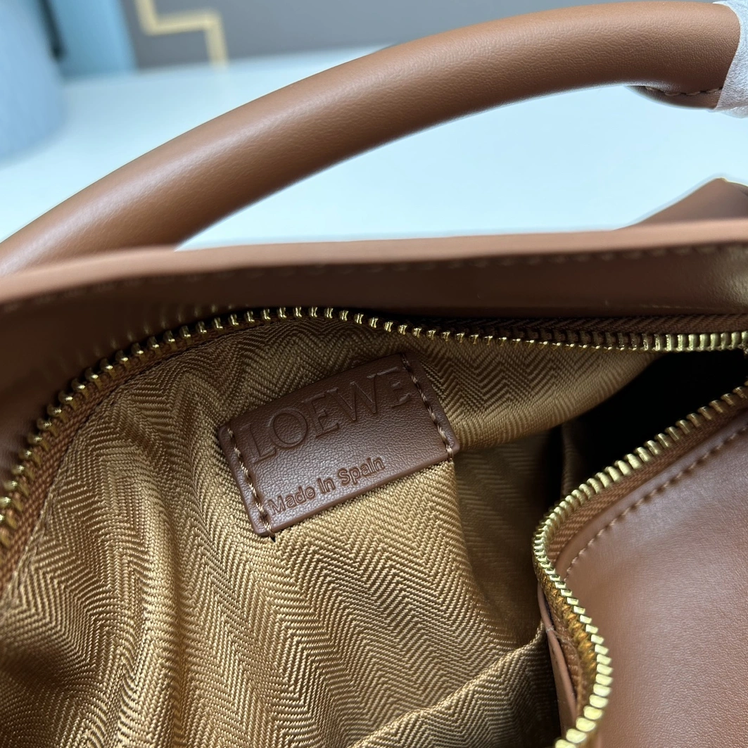 LOEWE AAA Quality Messenger Bags For Women TopPick 8236