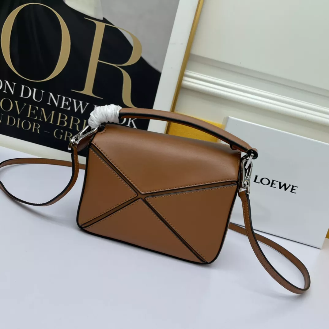 LOEWE AAA Quality Messenger Bags For Women Trendsetting 6086