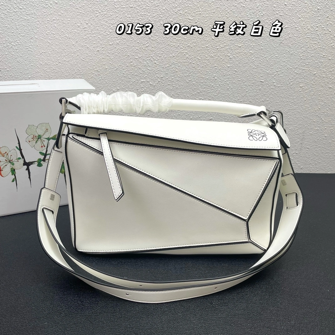 LOEWE AAA Quality Messenger Bags For Women Trendy 7940