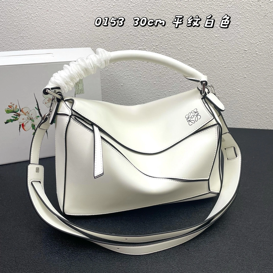 LOEWE AAA Quality Messenger Bags For Women Trendy 7940