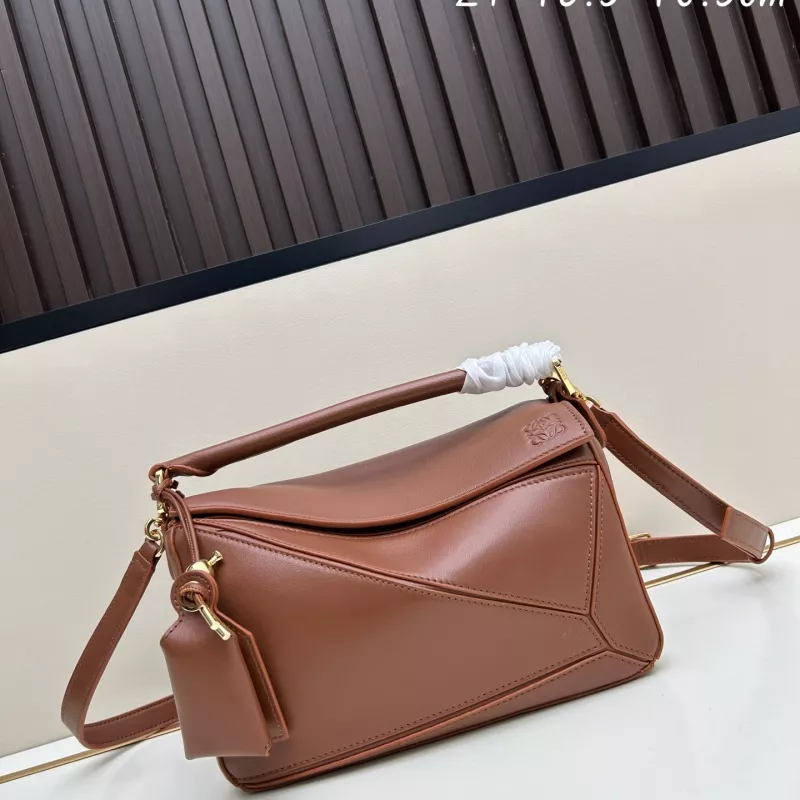 LOEWE AAA Quality Messenger Bags For Women Unique 3532