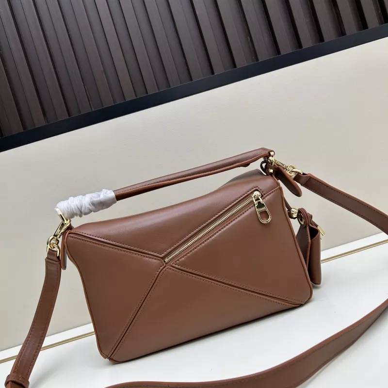 LOEWE AAA Quality Messenger Bags For Women Unique 3532