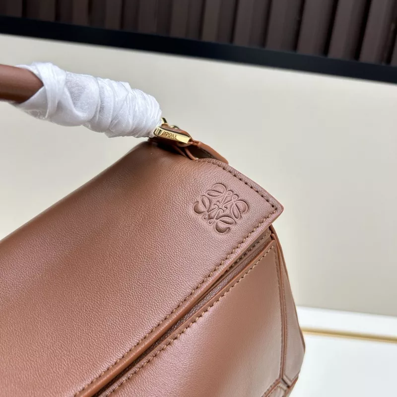 LOEWE AAA Quality Messenger Bags For Women Unique 3532