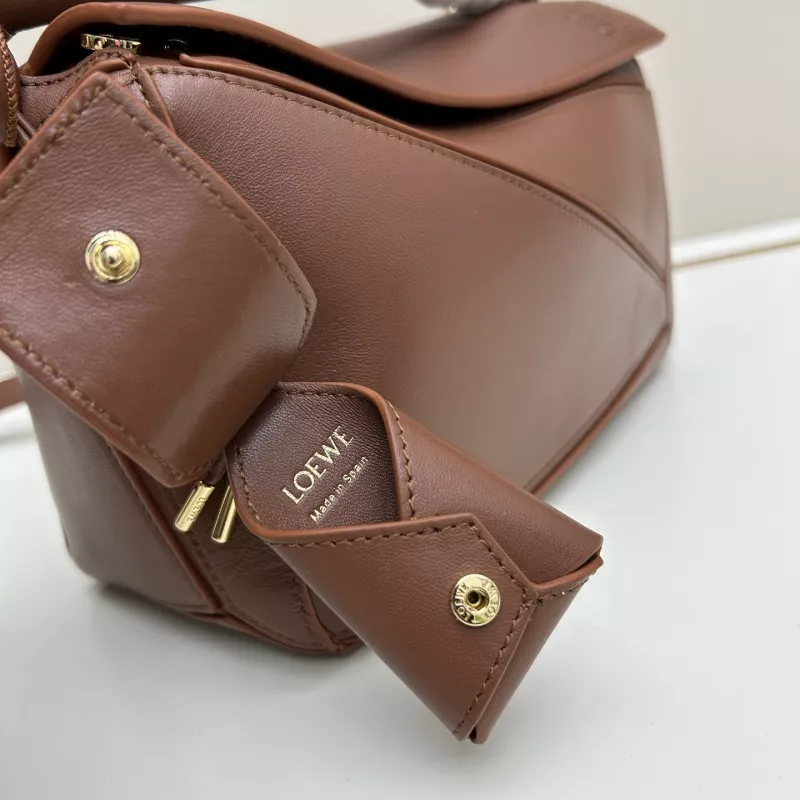 LOEWE AAA Quality Messenger Bags For Women Unique 3532
