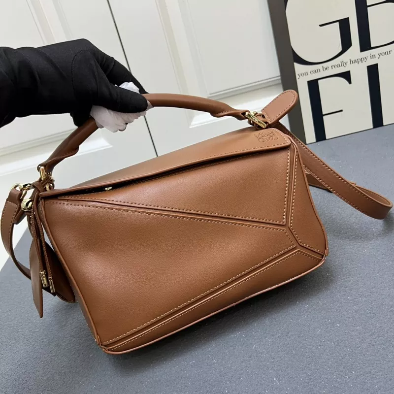 LOEWE AAA Quality Messenger Bags For Women UrbanStyle 7429