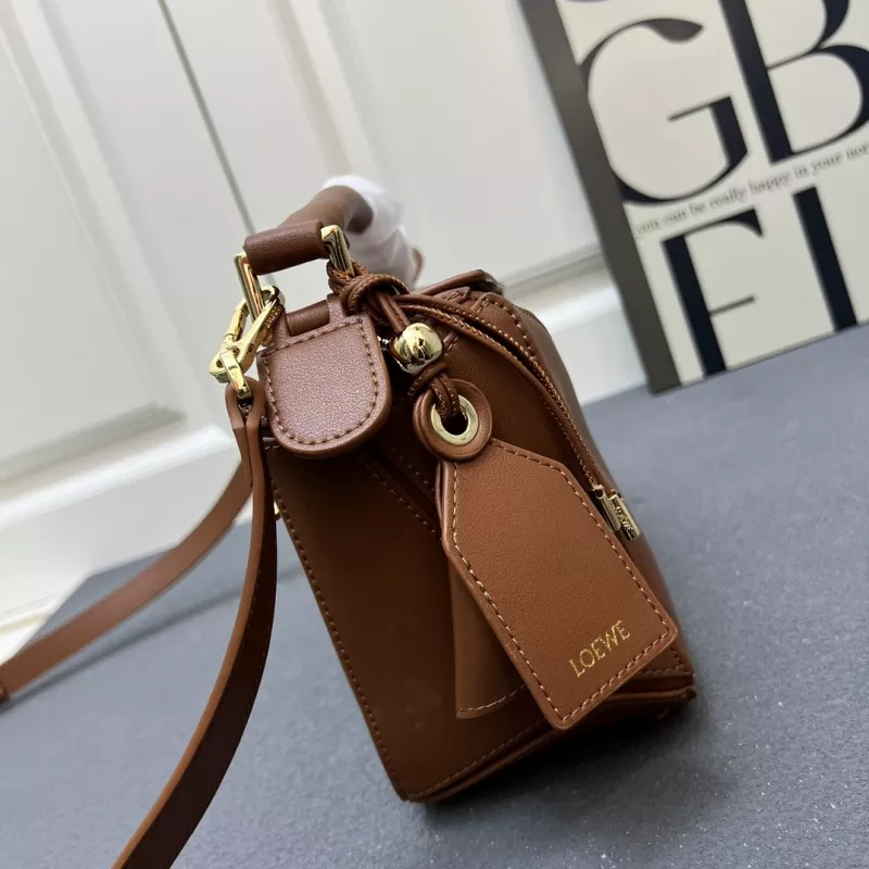LOEWE AAA Quality Messenger Bags For Women UrbanStyle 7429