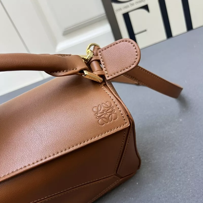 LOEWE AAA Quality Messenger Bags For Women UrbanStyle 7429