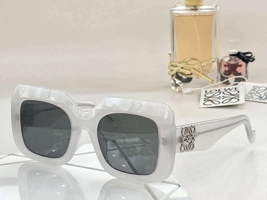 LOEWE AAA Quality Sunglasses Durable 4912