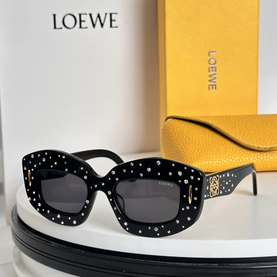 LOEWE AAA Quality Sunglasses Lightweight 8123