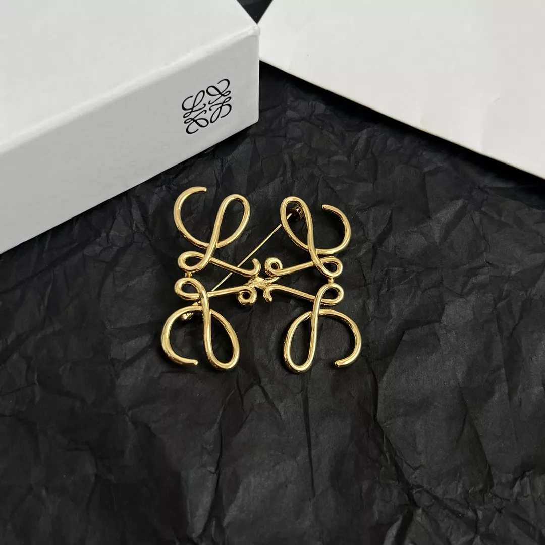 LOEWE Brooches For Women Sleek 2338