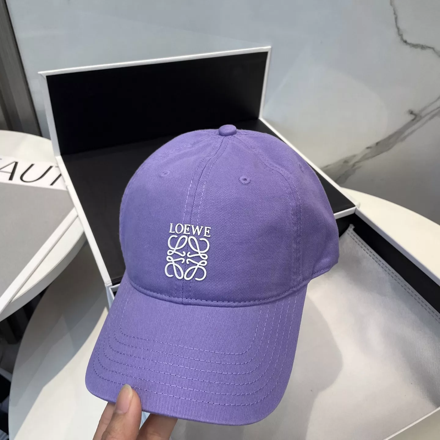 LOEWE Caps Bold 9204