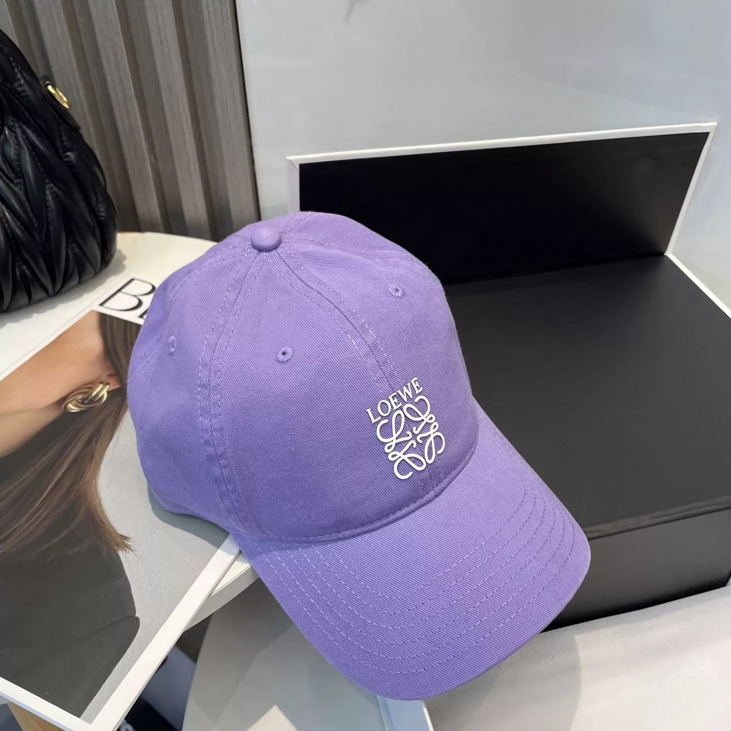 LOEWE Caps Bold 9204