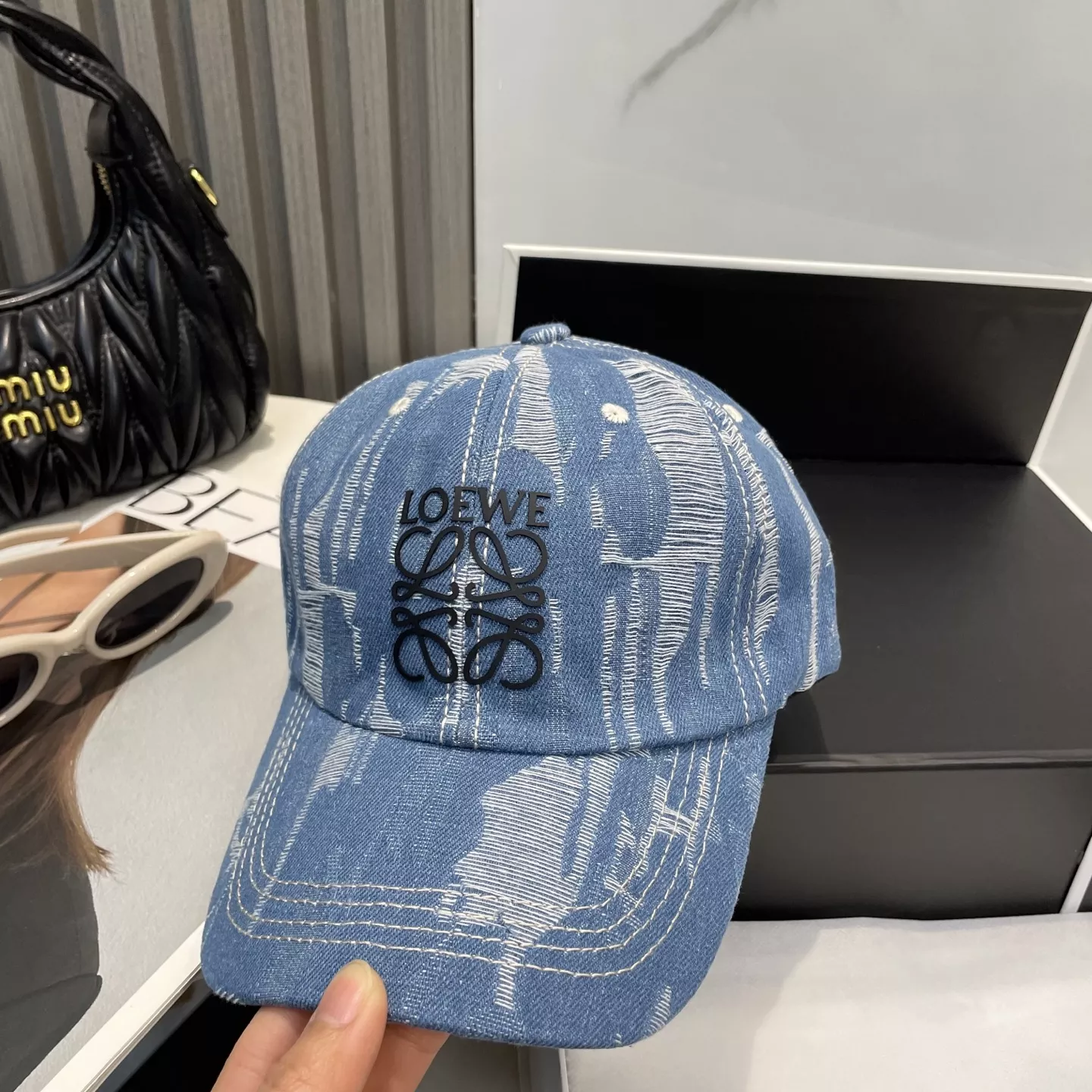 LOEWE Caps Modern 6055