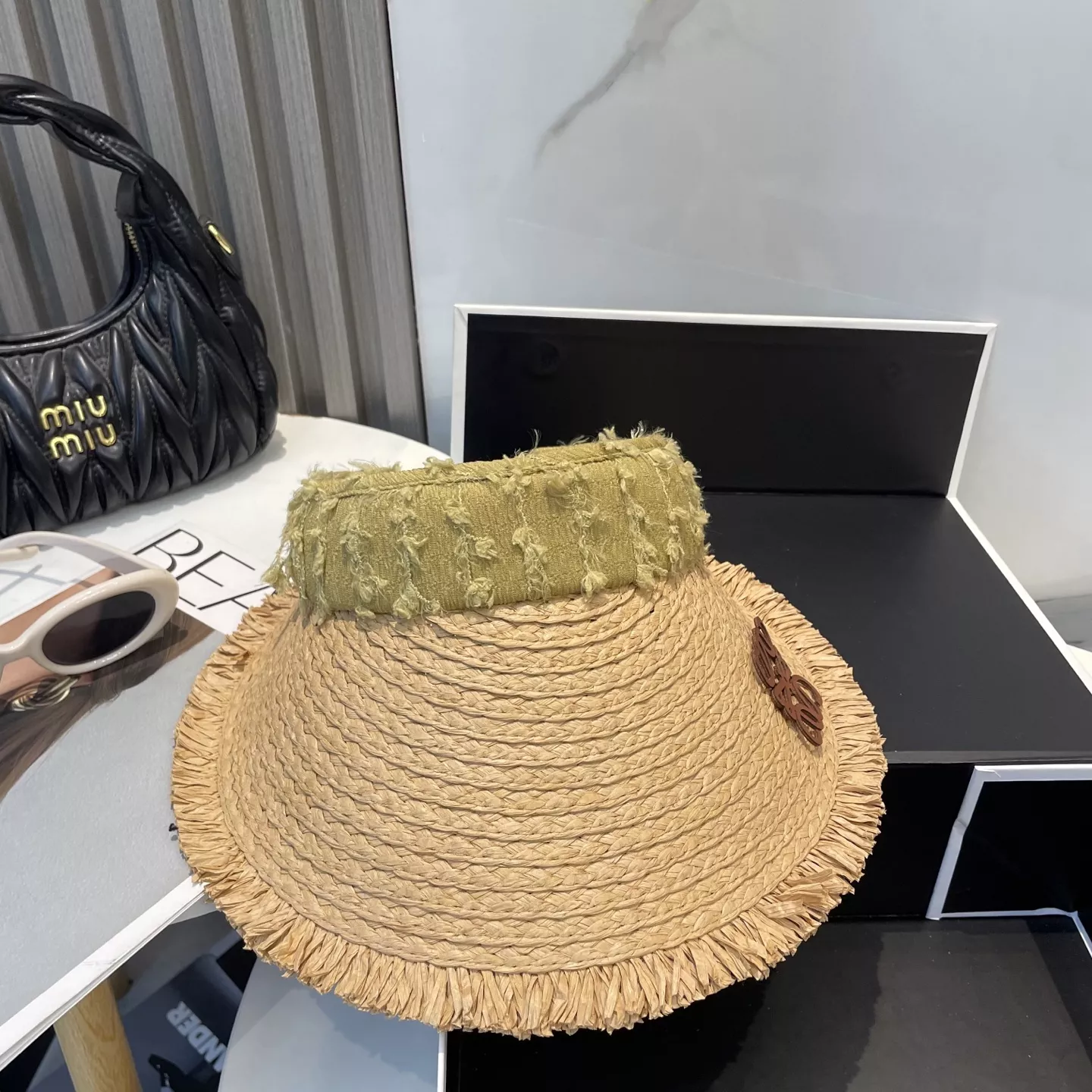 LOEWE Caps Sophisticated 1150