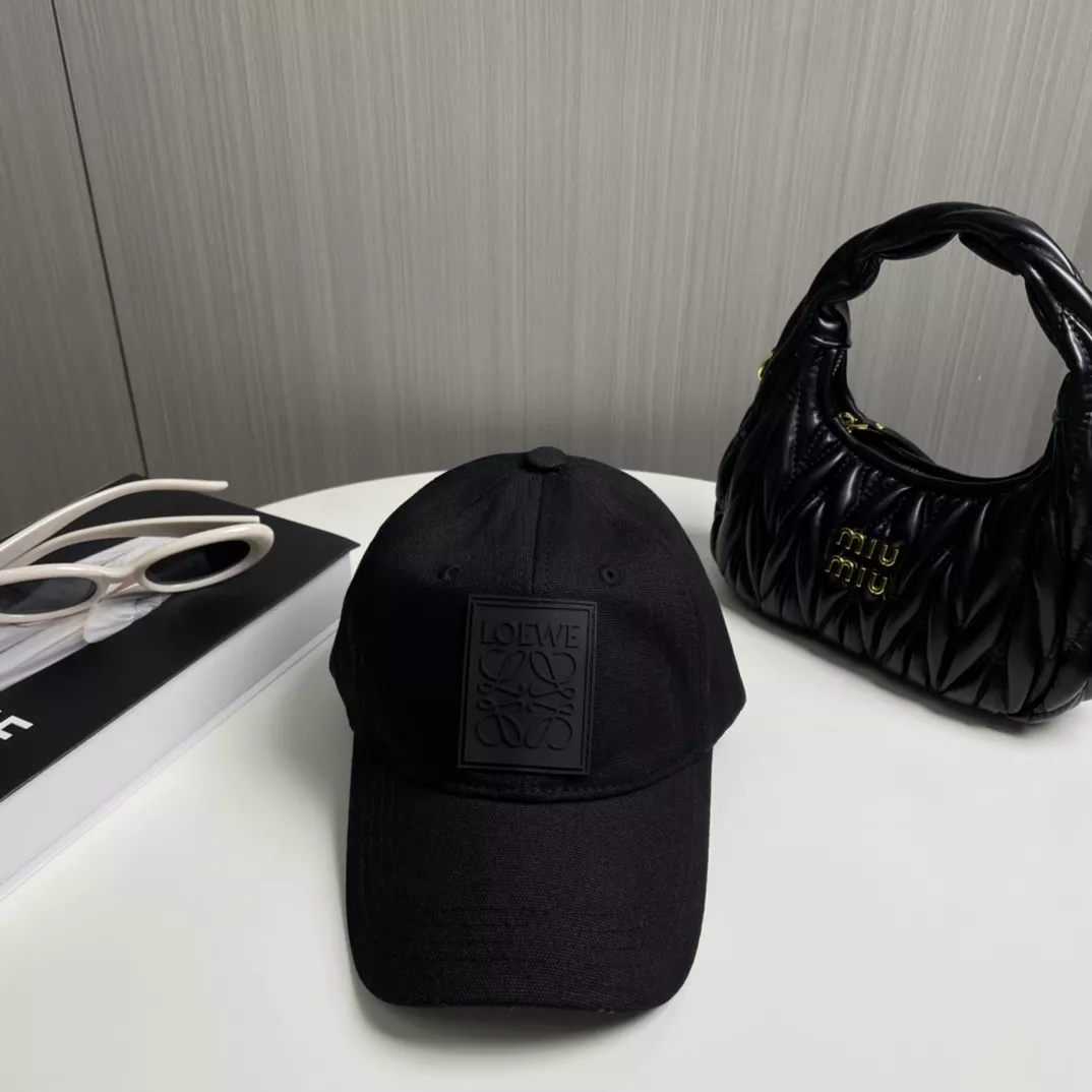 LOEWE Caps Sophisticated 7367