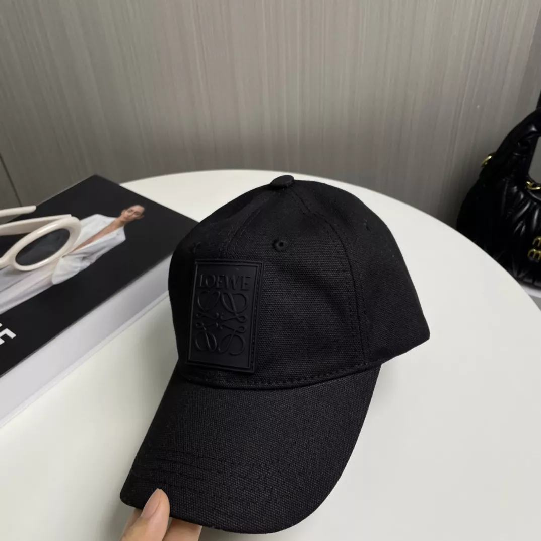 LOEWE Caps Sophisticated 7367