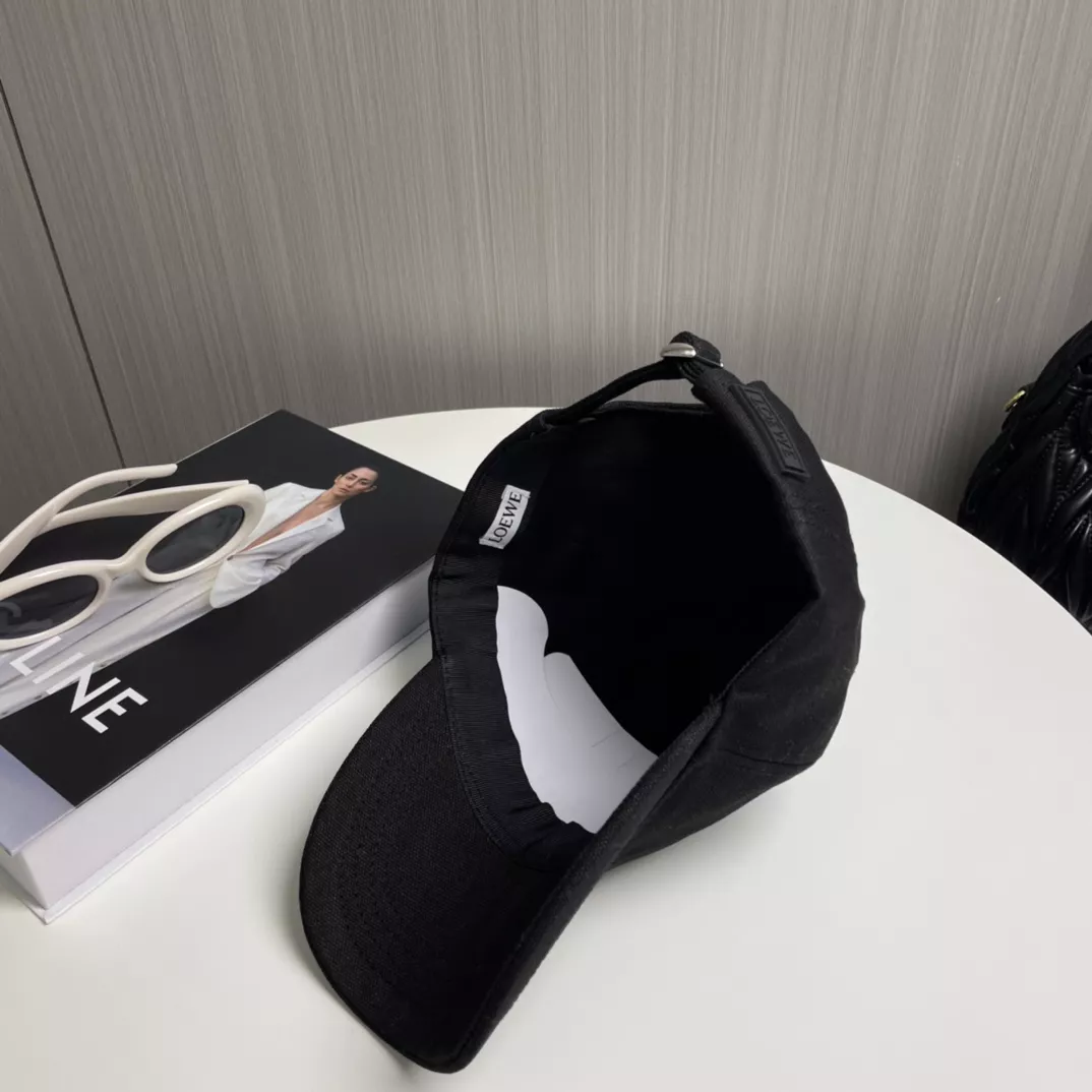 LOEWE Caps Sophisticated 7367