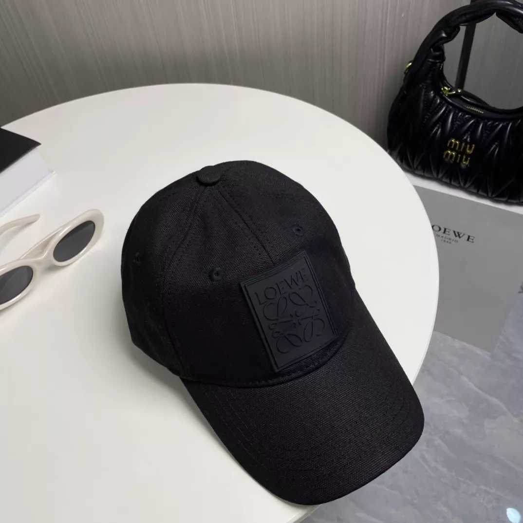 LOEWE Caps Sophisticated 7367
