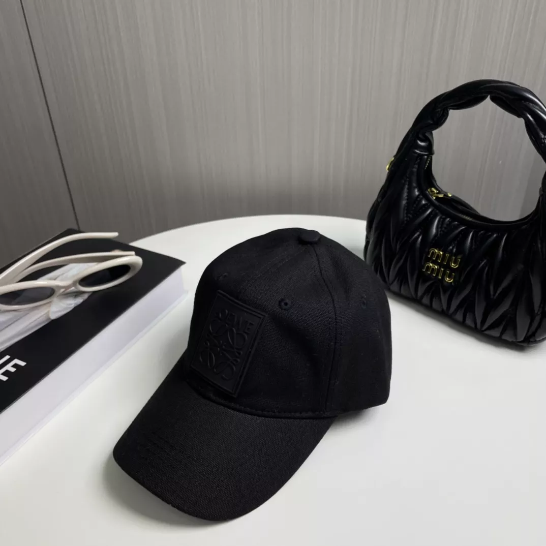LOEWE Caps Sophisticated 7367