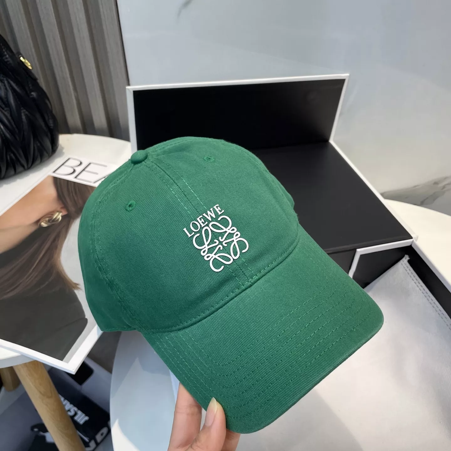 LOEWE Caps Timeless 3566