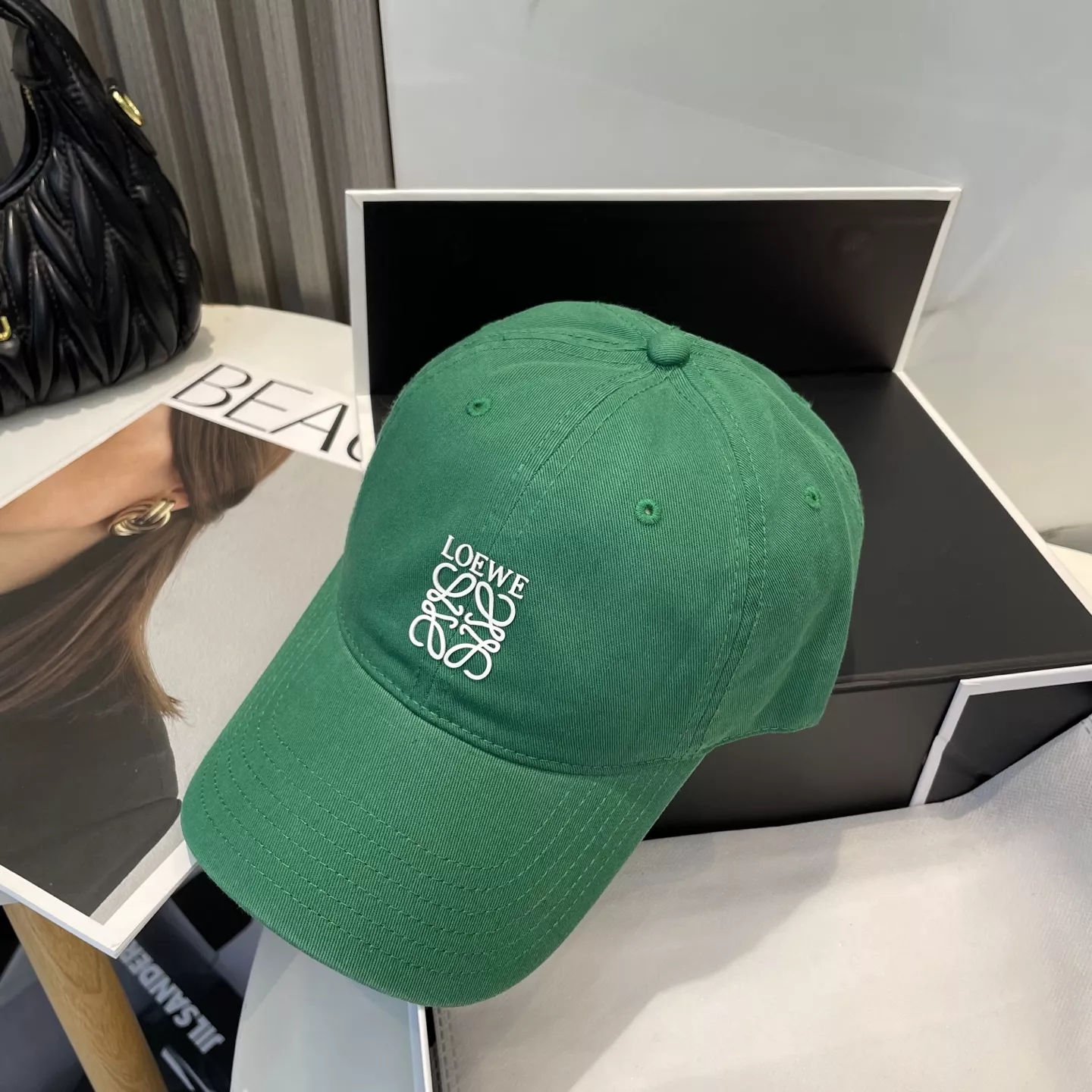 LOEWE Caps Timeless 3566