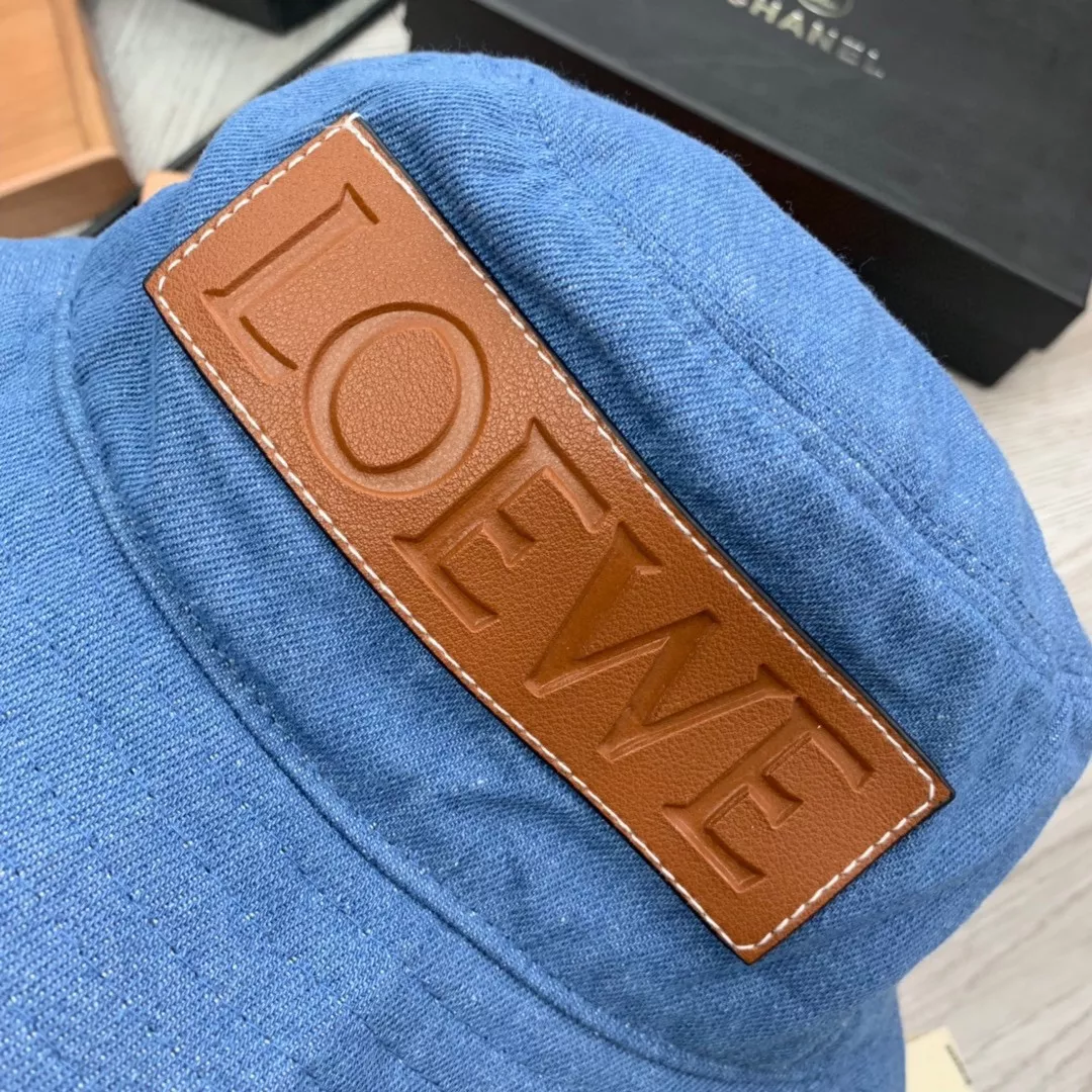 LOEWE Caps Timeless 3744