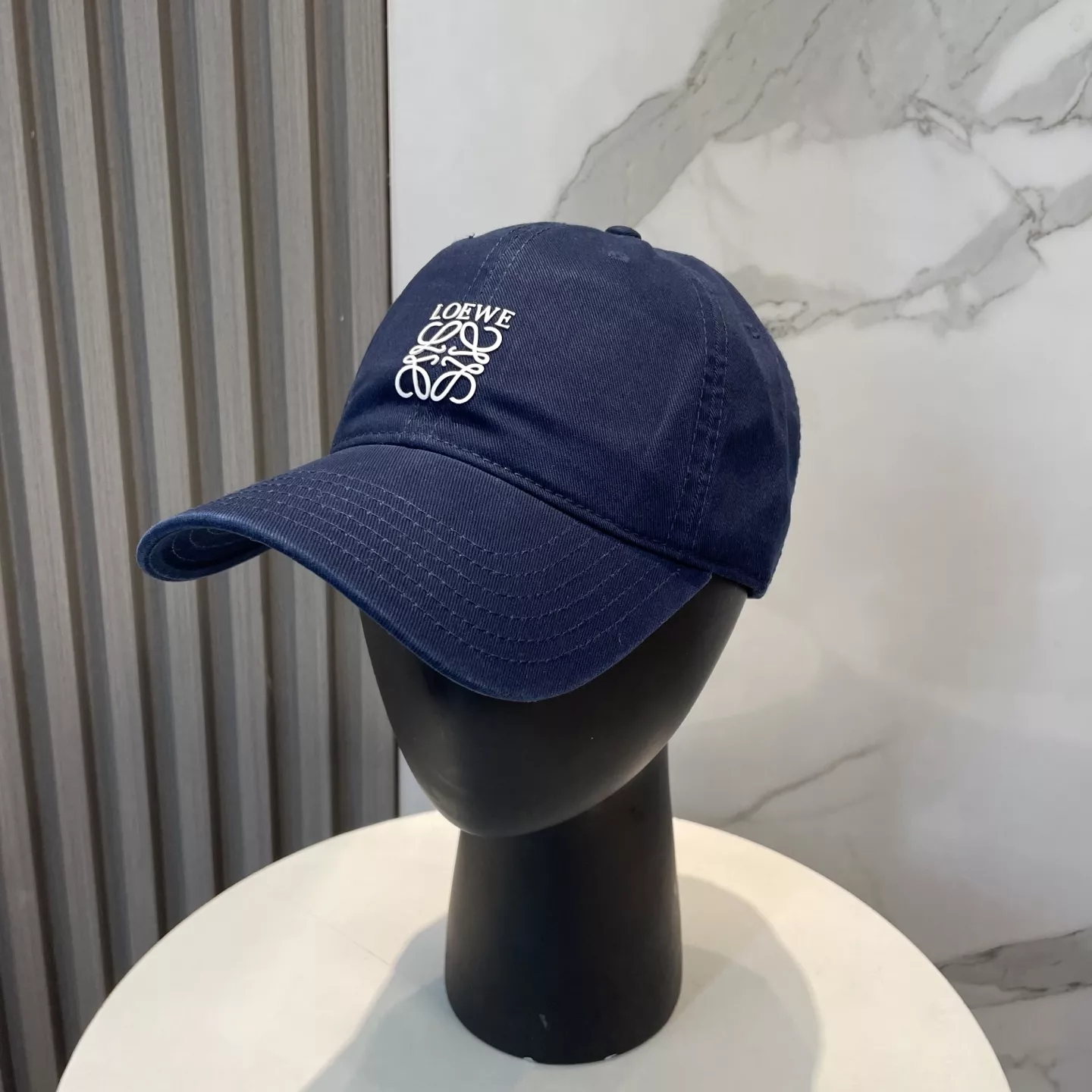LOEWE Caps Trendsetting 2869