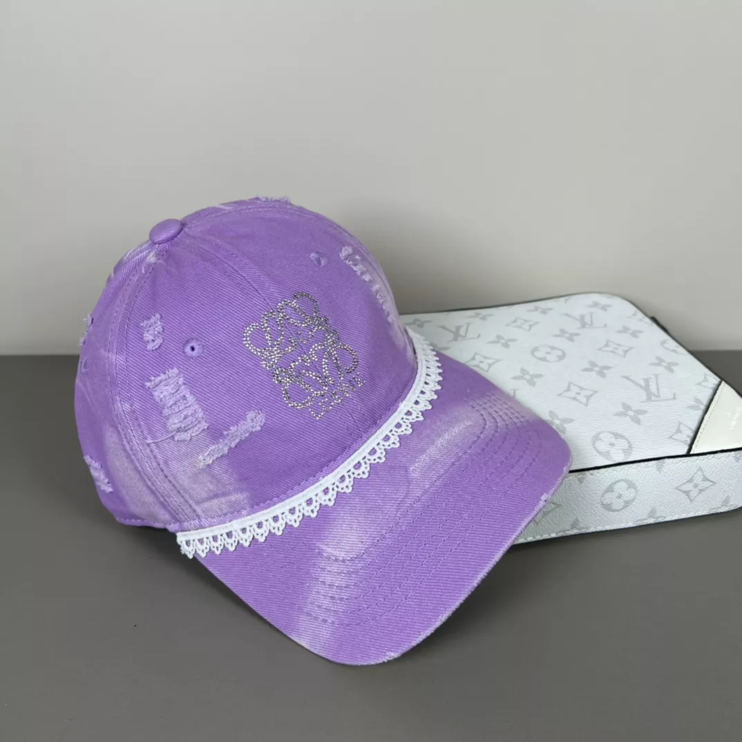 LOEWE Caps Trendsetting 9273