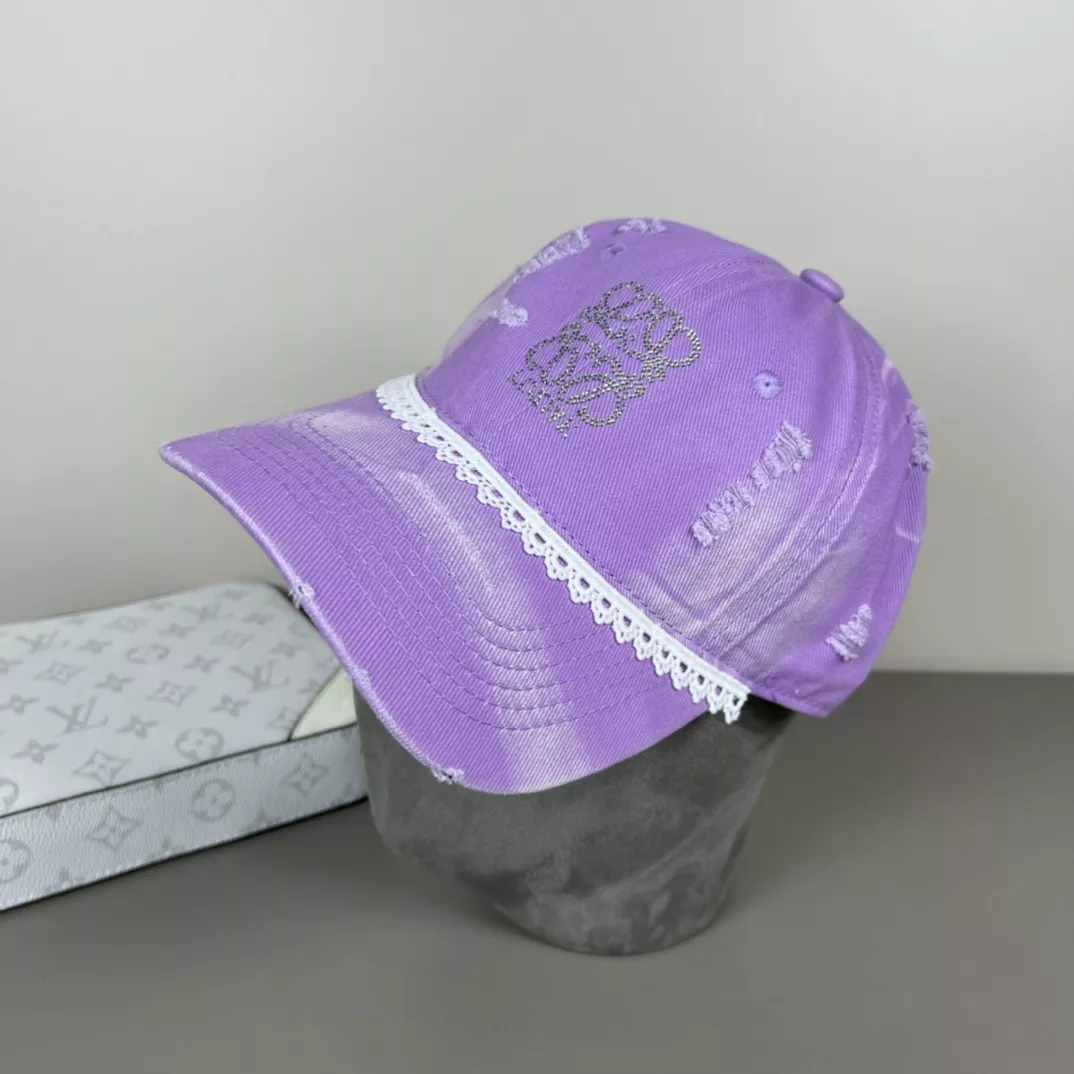 LOEWE Caps Trendsetting 9273
