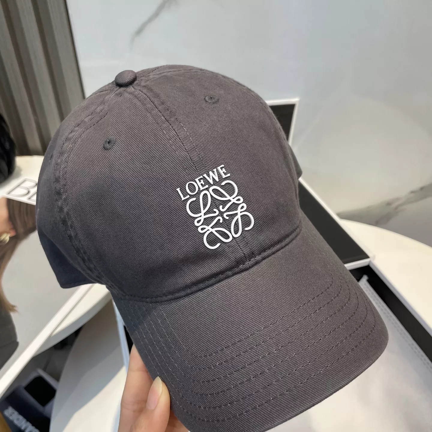 LOEWE Caps Versatile 3817