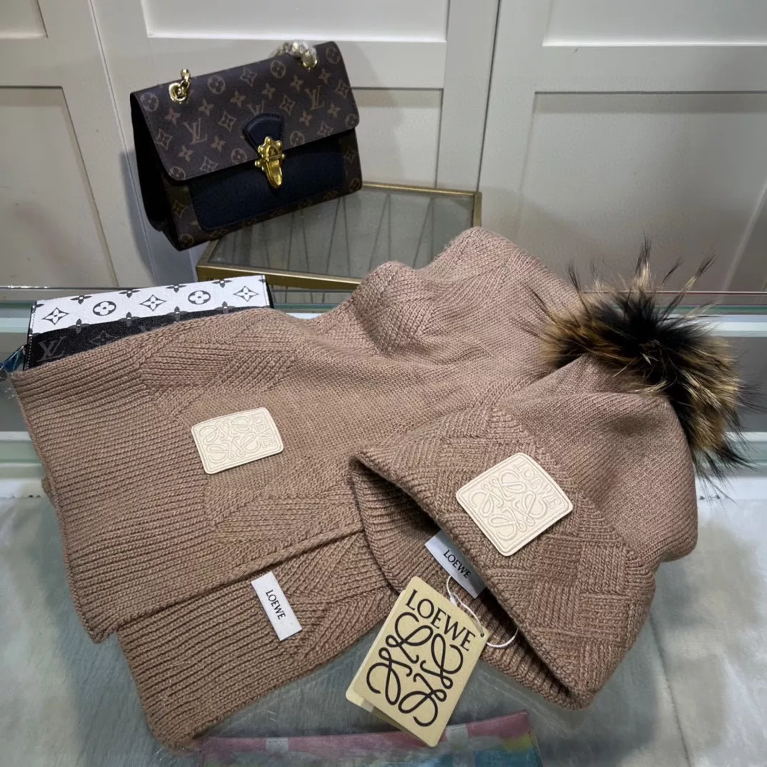 LOEWE Hat and Scarf Set Practical 7977