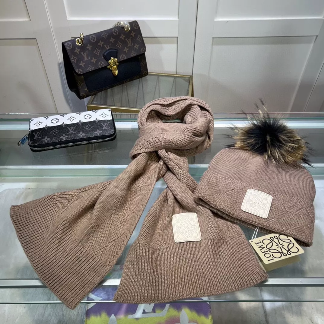 LOEWE Hat and Scarf Set Practical 7977