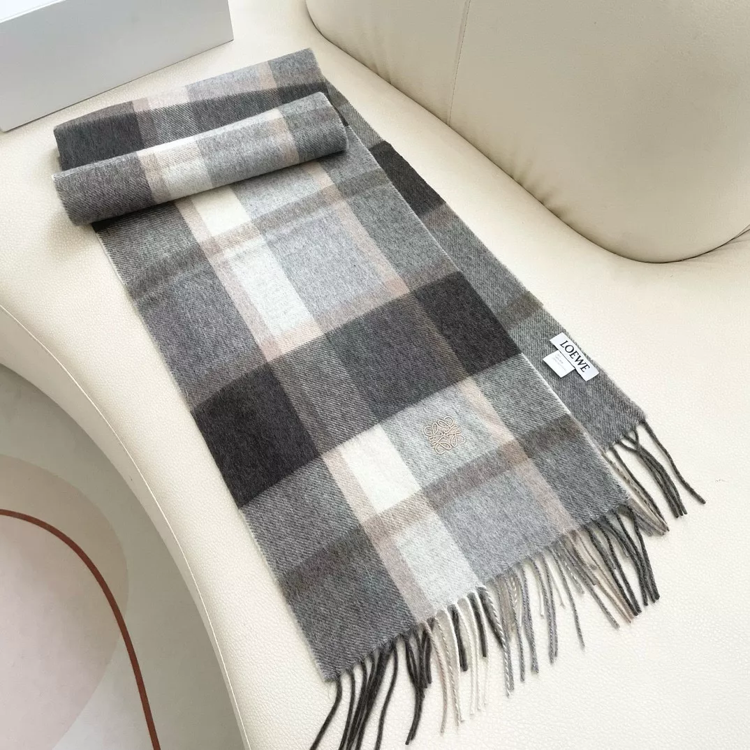LOEWE Scarf For Women Bold 7722
