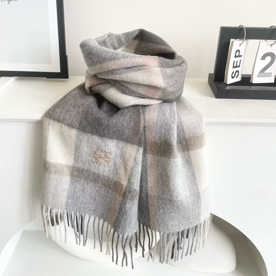 LOEWE Scarf For Women Bold 7722