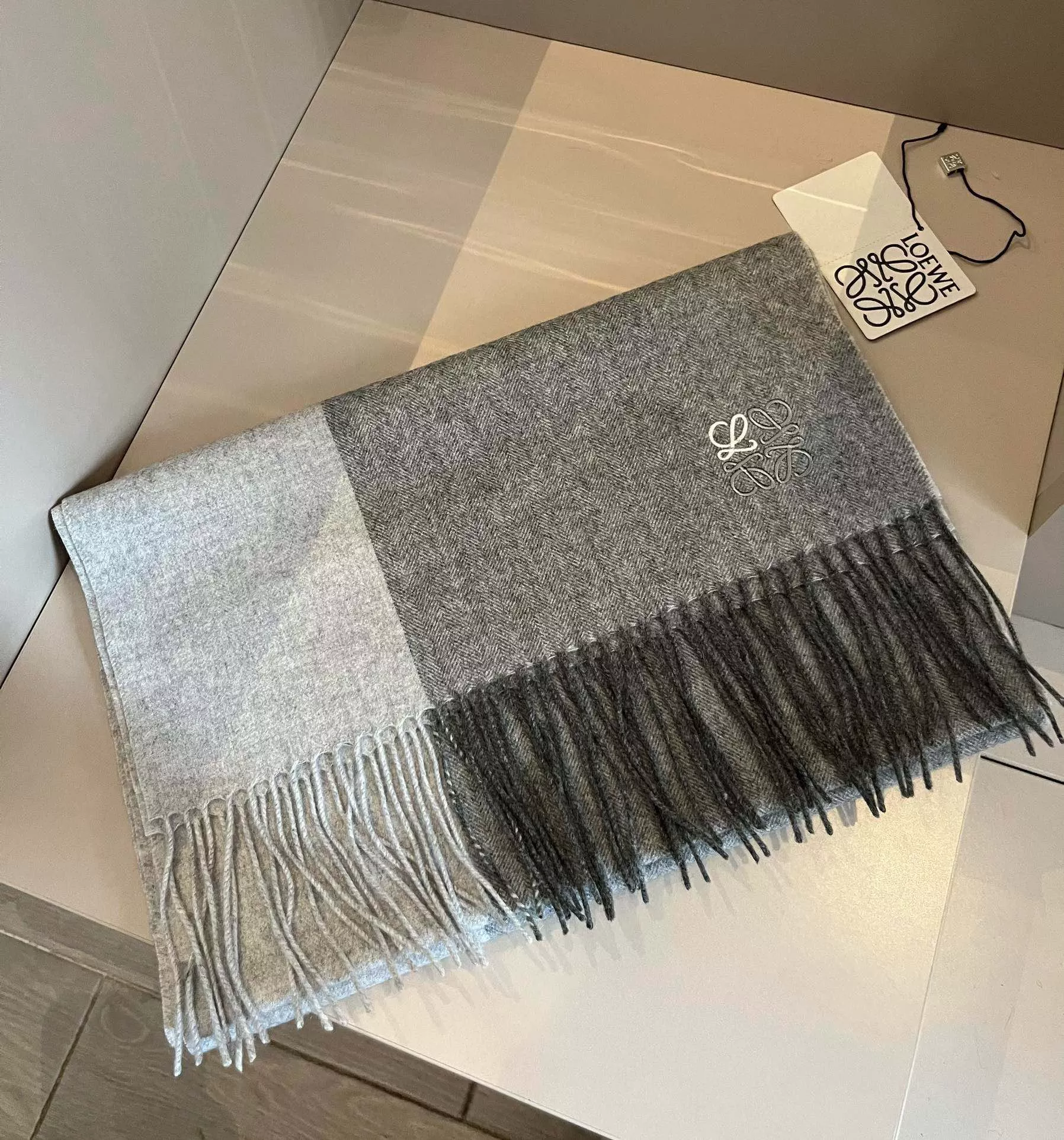 LOEWE Scarf For Women Durable 3981