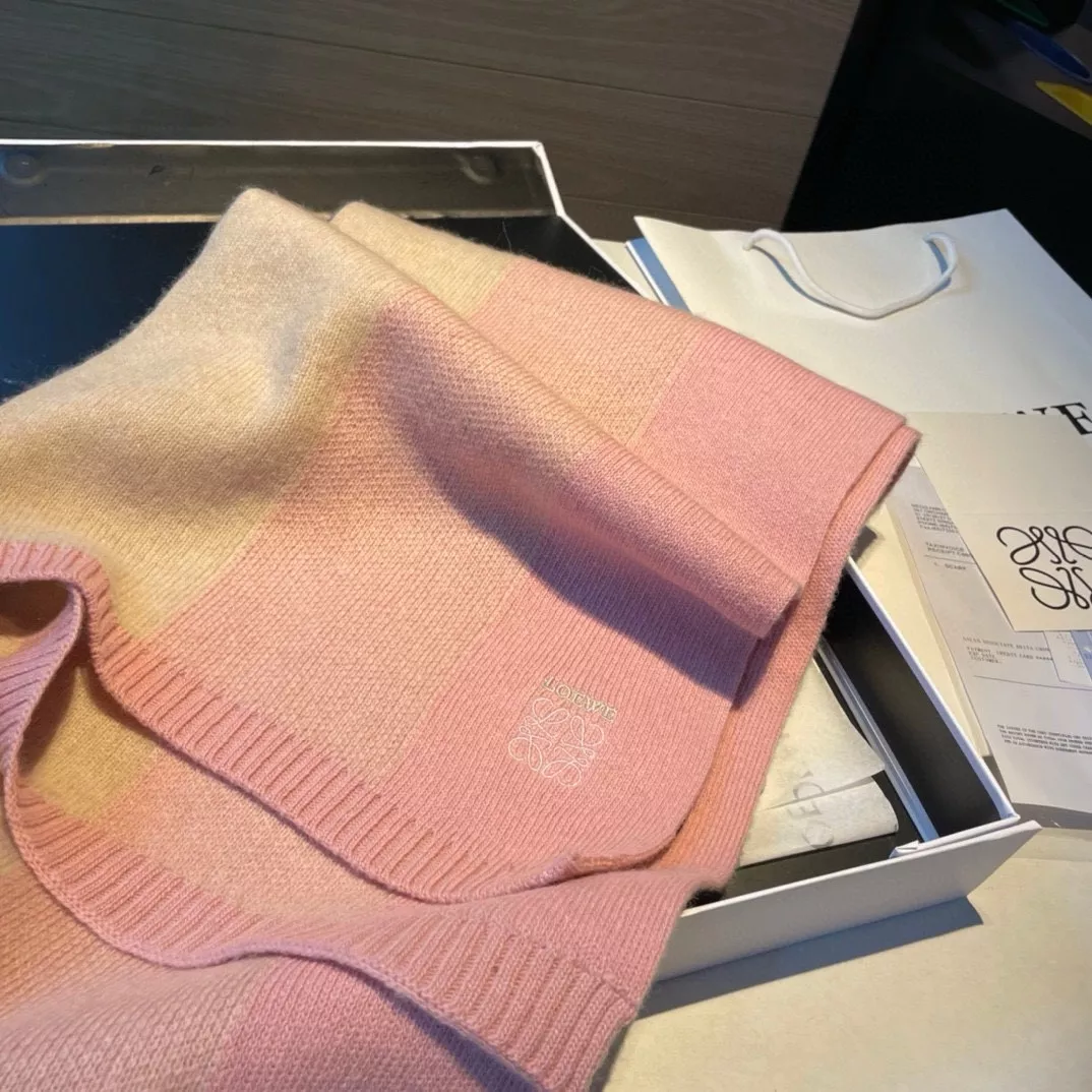 LOEWE Scarf For Women Practical 8218