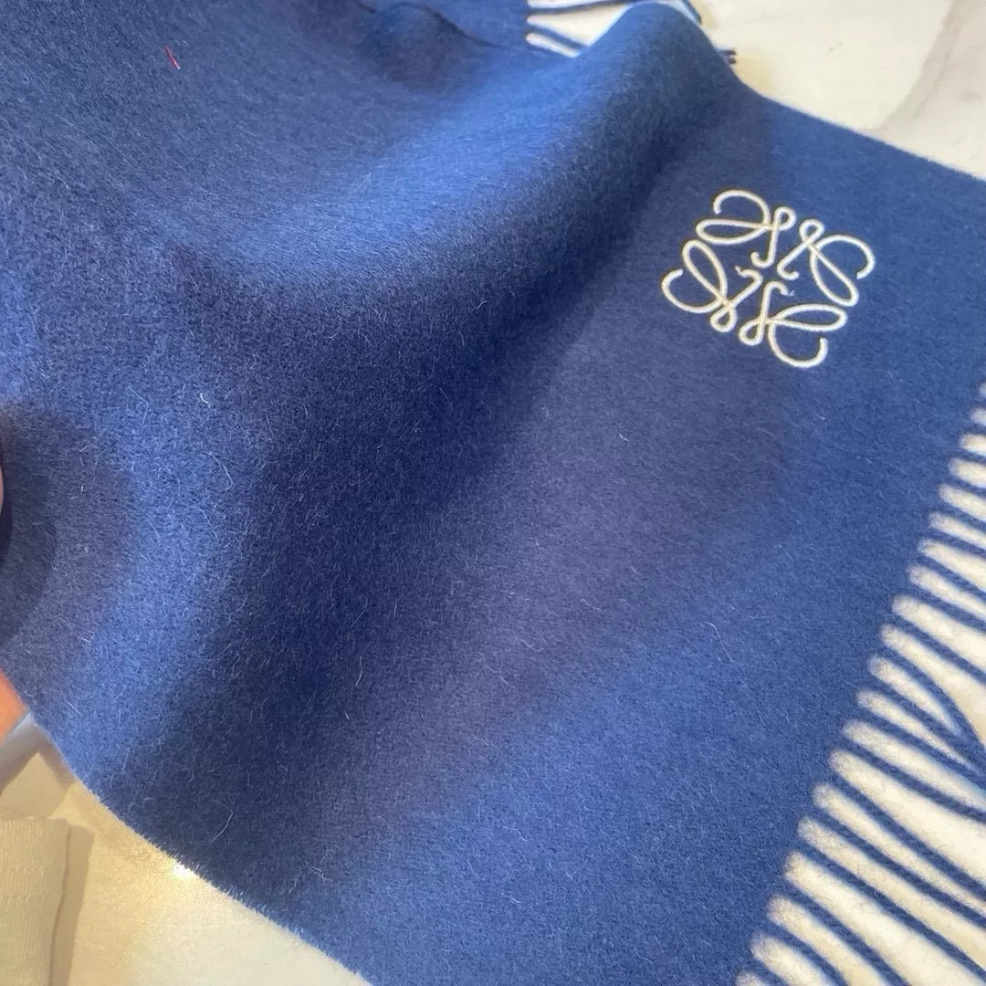 LOEWE Scarf For Women Resilient 9202