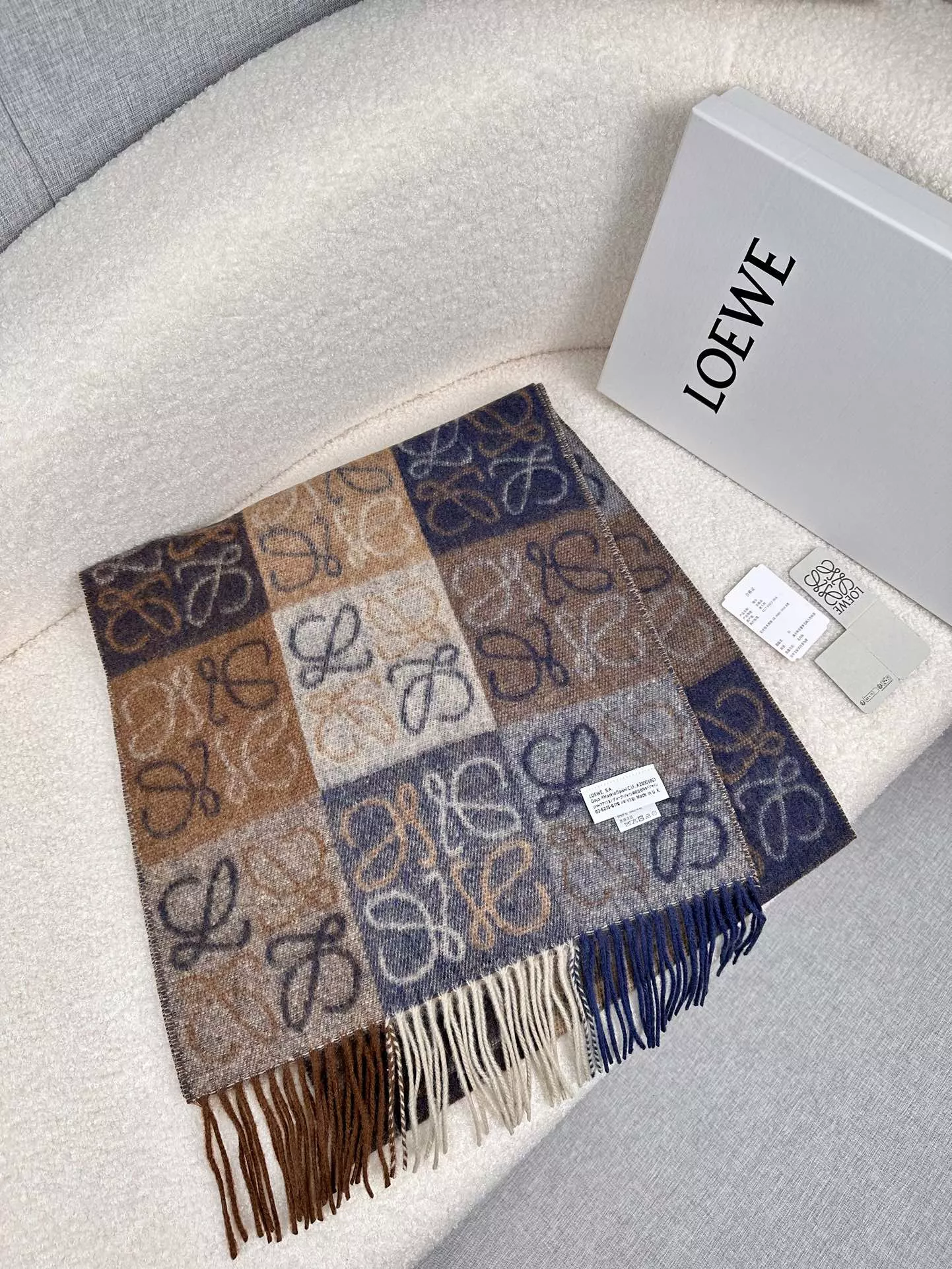 LOEWE Scarf For Women Sleek 5000
