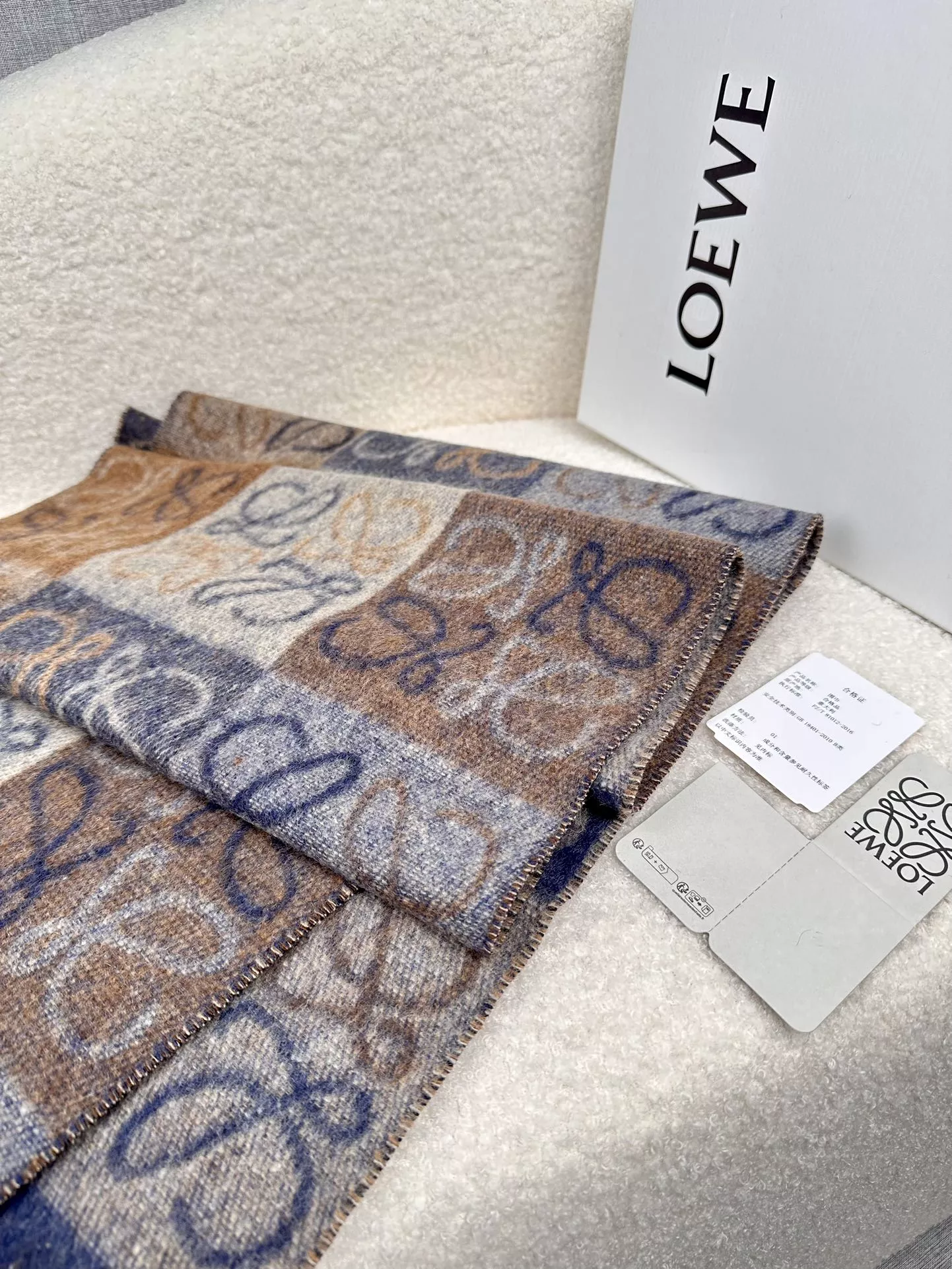 LOEWE Scarf For Women Sleek 5000