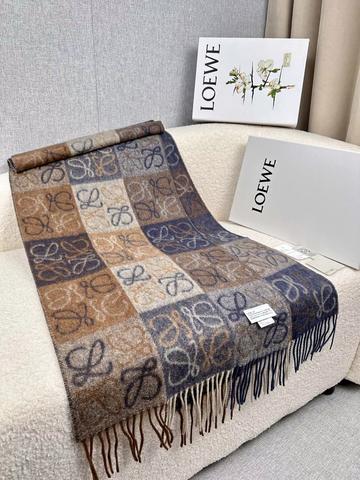 LOEWE Scarf For Women Sleek 5000
