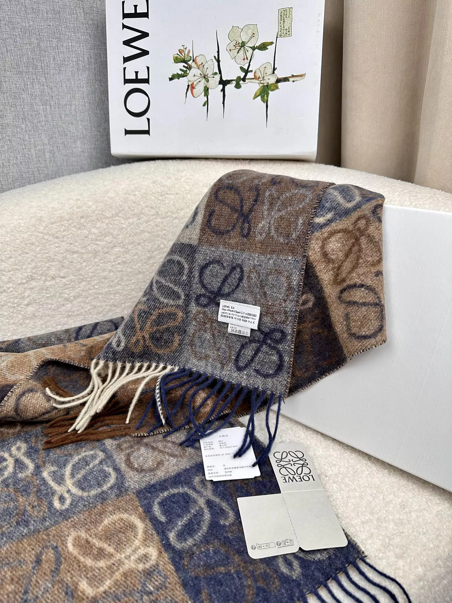 LOEWE Scarf For Women Sleek 5000