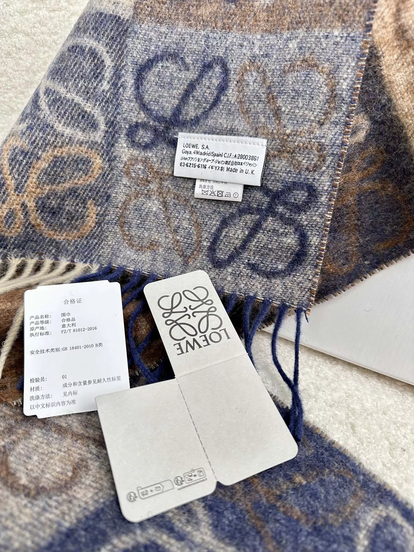 LOEWE Scarf For Women Sleek 5000