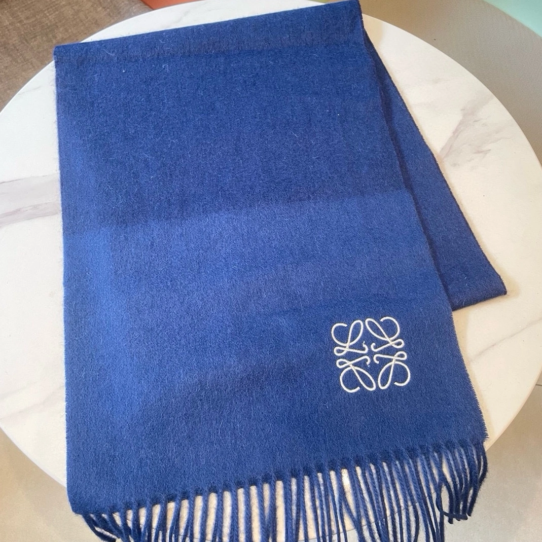 LOEWE Scarf Practical 7497