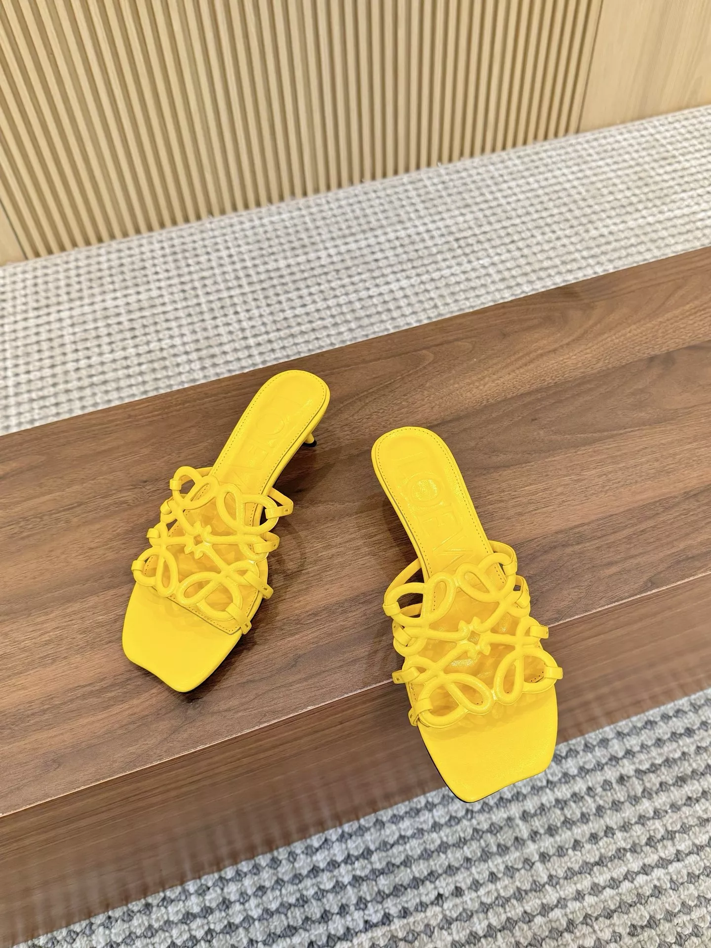 LOEWE Slippers For Women Durable 6130