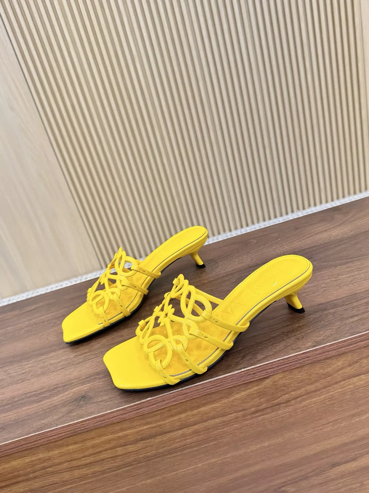 LOEWE Slippers For Women Durable 6130