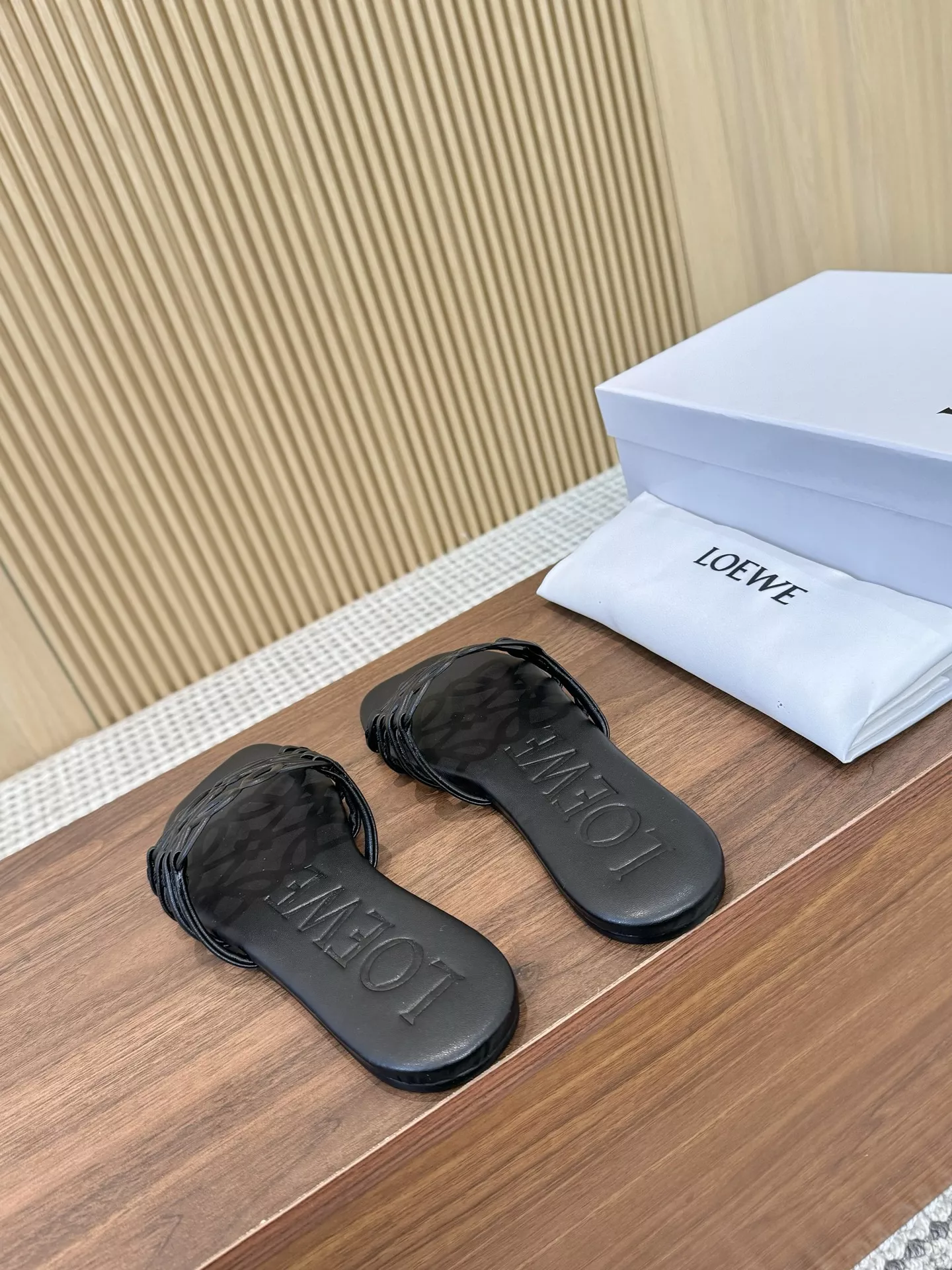 LOEWE Slippers For Women Minimalist 4221