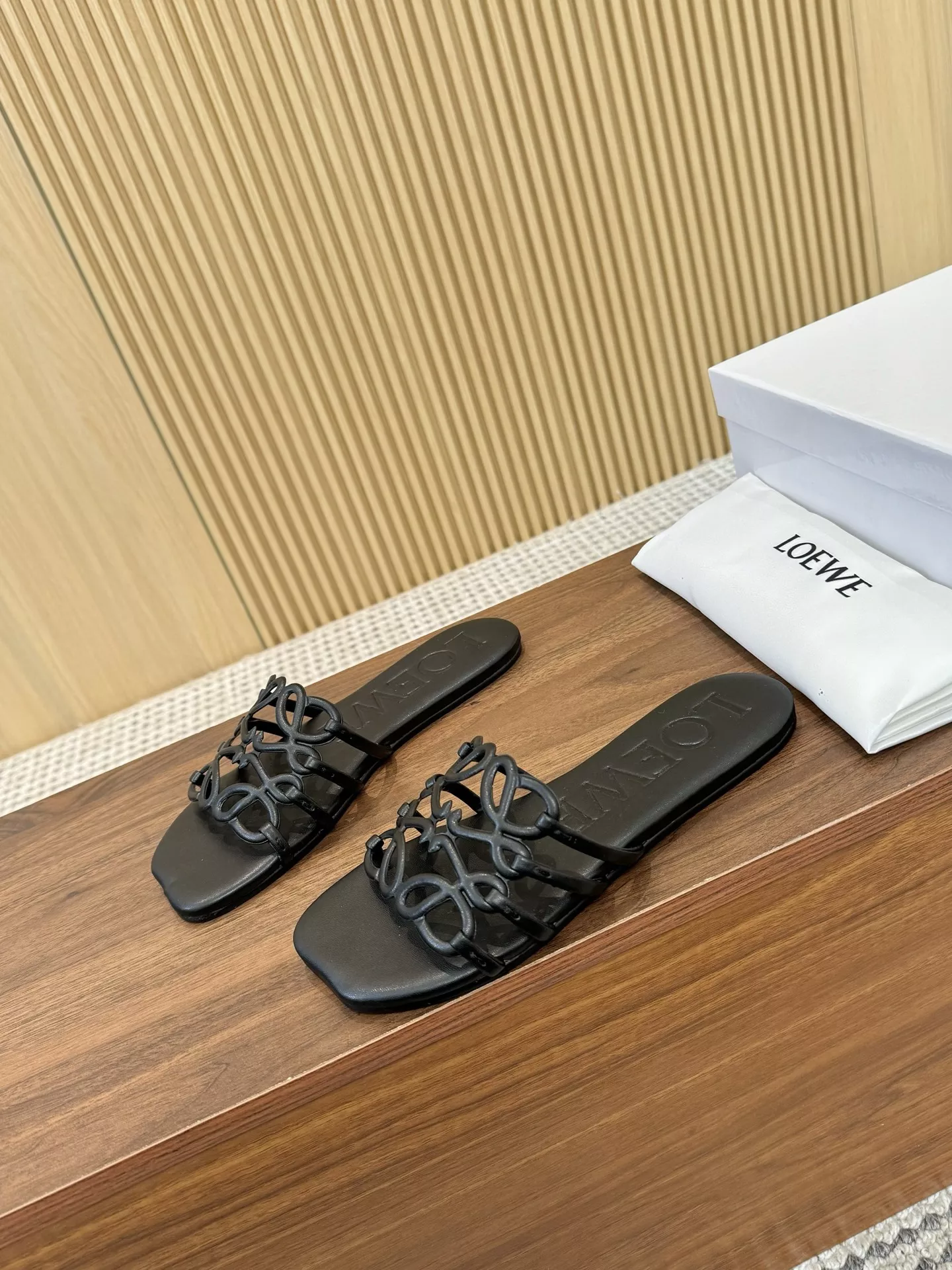 LOEWE Slippers For Women Minimalist 4221